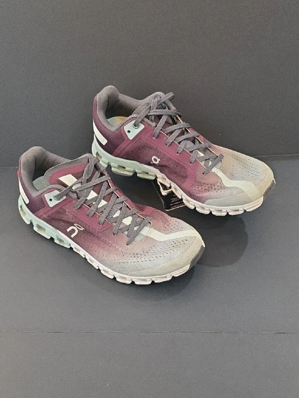 On Running CloudFlow Women's Gradient Plum and Gray Sneakers Size 8